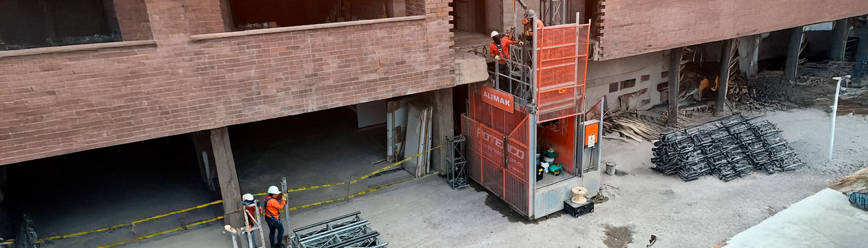 Los usos comunes de los elevadores de carga en la construcción