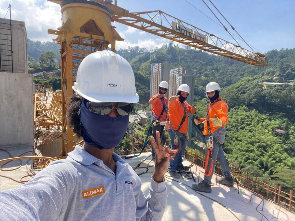 ¿Cómo evitar la caída de personas y objetos en obra? Guía rápida