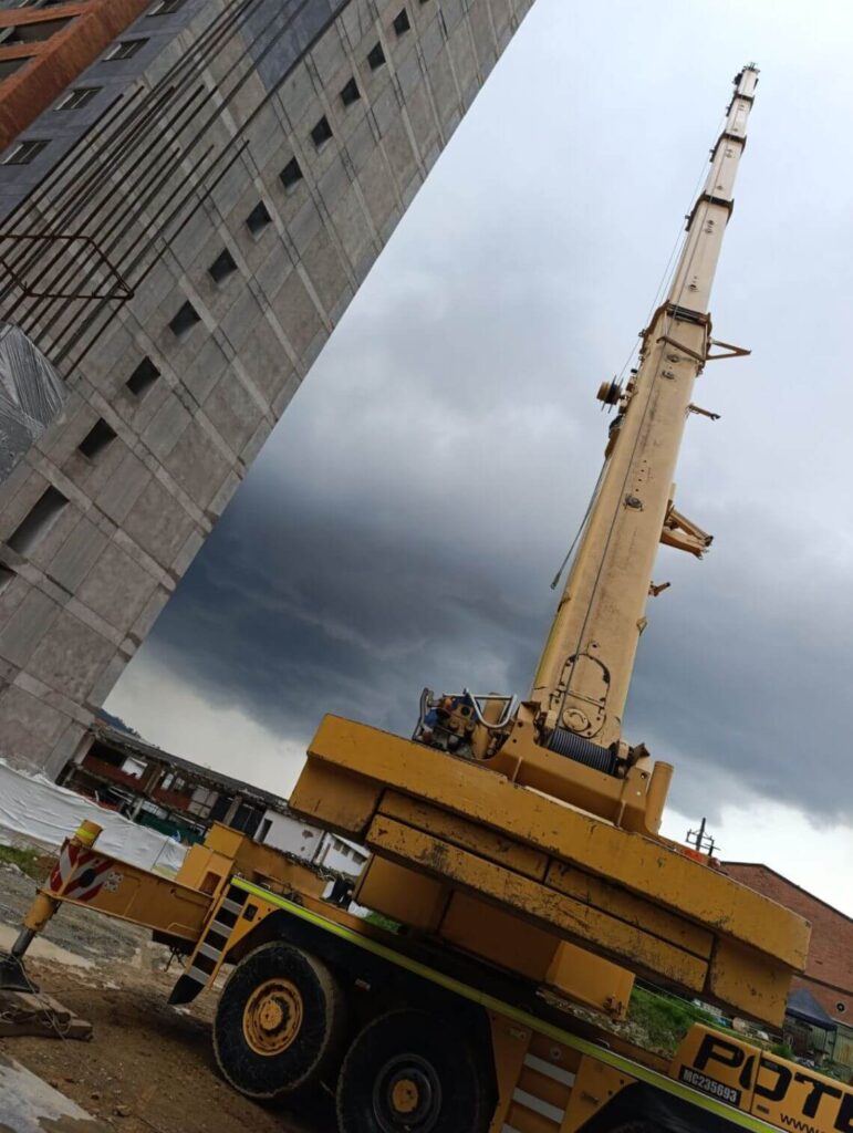 calculo de carga y radio critico para Gruas Telescopicas